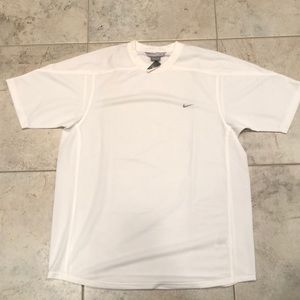 Nike short sleeve 100% polyester athletic shirt